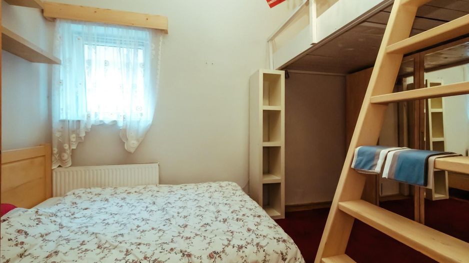 Piata Sfatului, apartament  deosebit, luminos, cu priveliște frumoasă - Poză 16