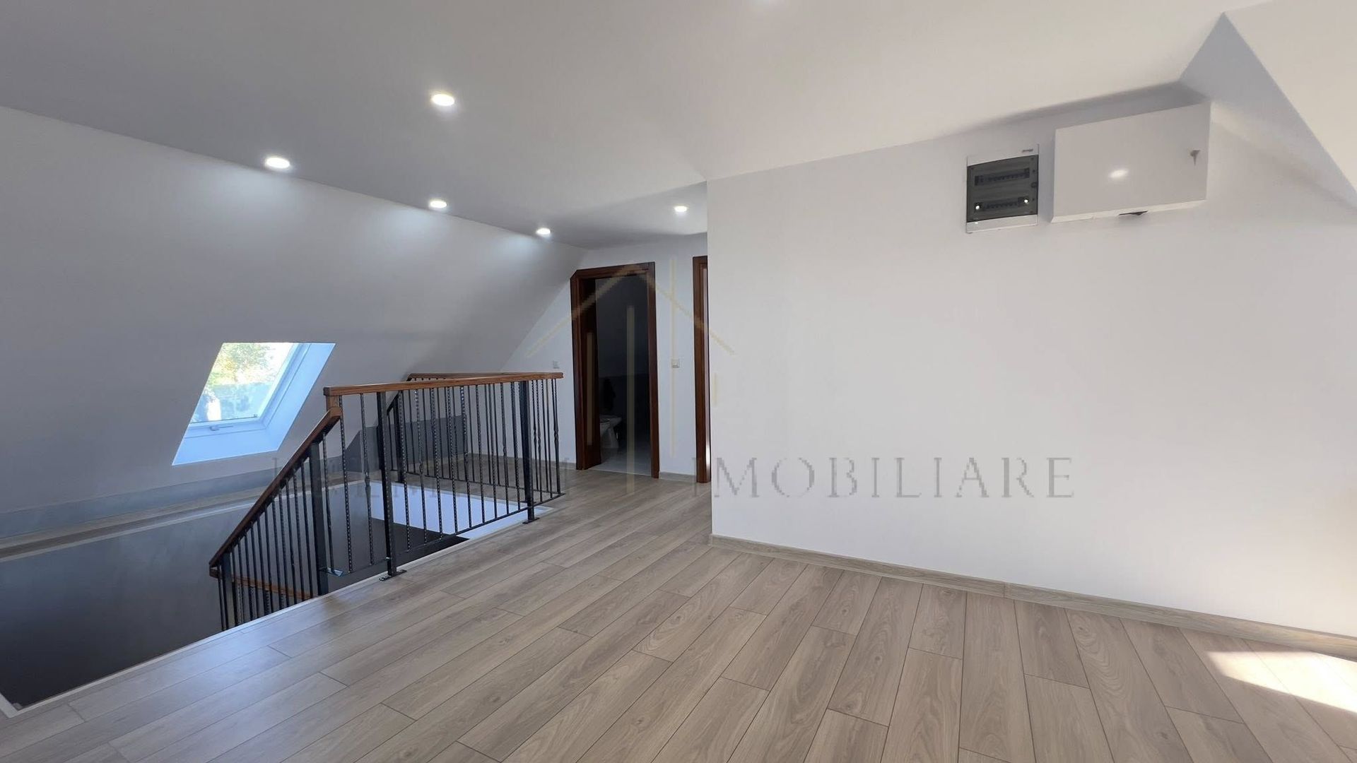 Casa de vanzare la 13 km de Onesti - Poză 19