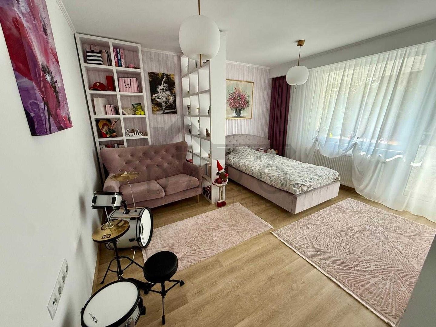Apartament cu 2 camere, decomandat, etajul 3, complet renovat, ideal pentru locuit sau investiție, situat in cartierul Tudor, str Moldovei. - Poză 1