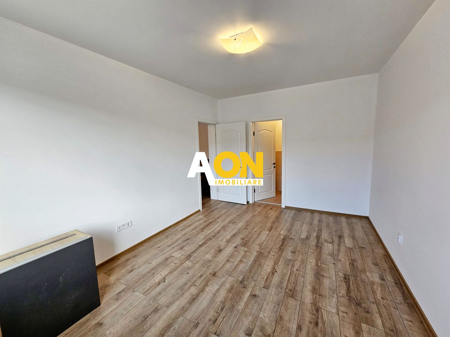 Apartament 3 camere, 2 bai, 67 mp + mansarda 90 mp + boxa + parcare - Poză 8