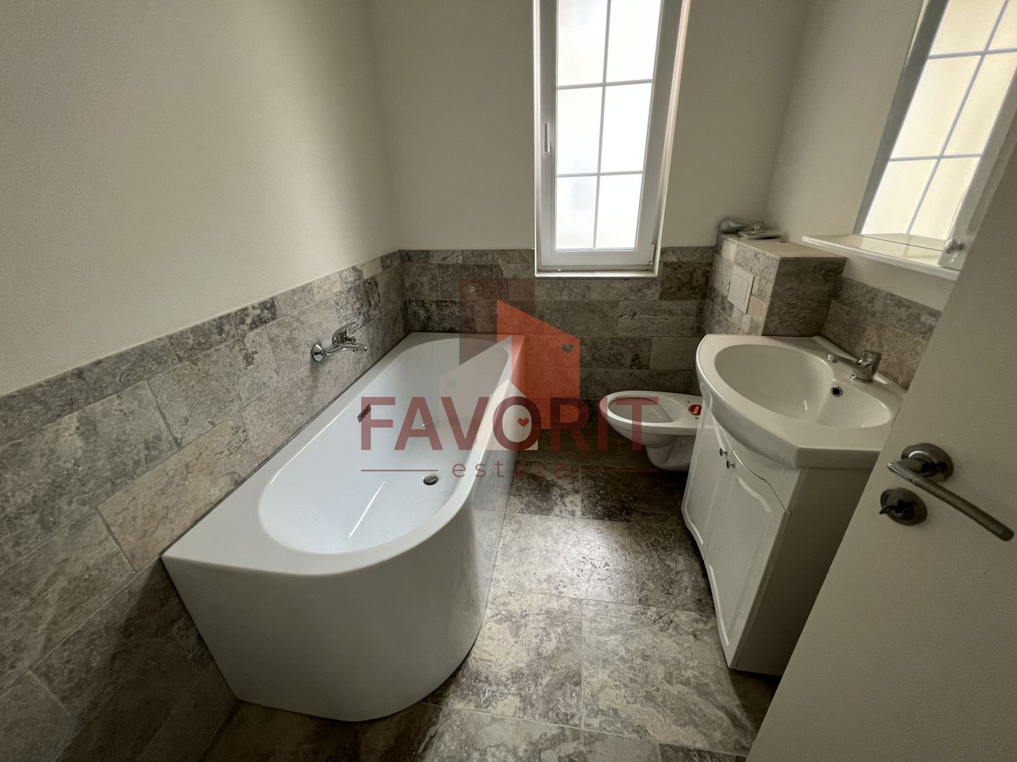 Etaj 2. Decomandat. Finisaje superioare - Poză 11