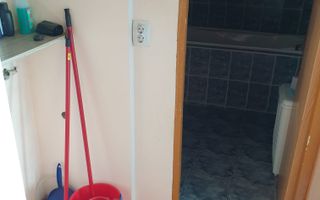 Apartament cu 3 camere de vânzare. Zona Micro 5 - Poză 4