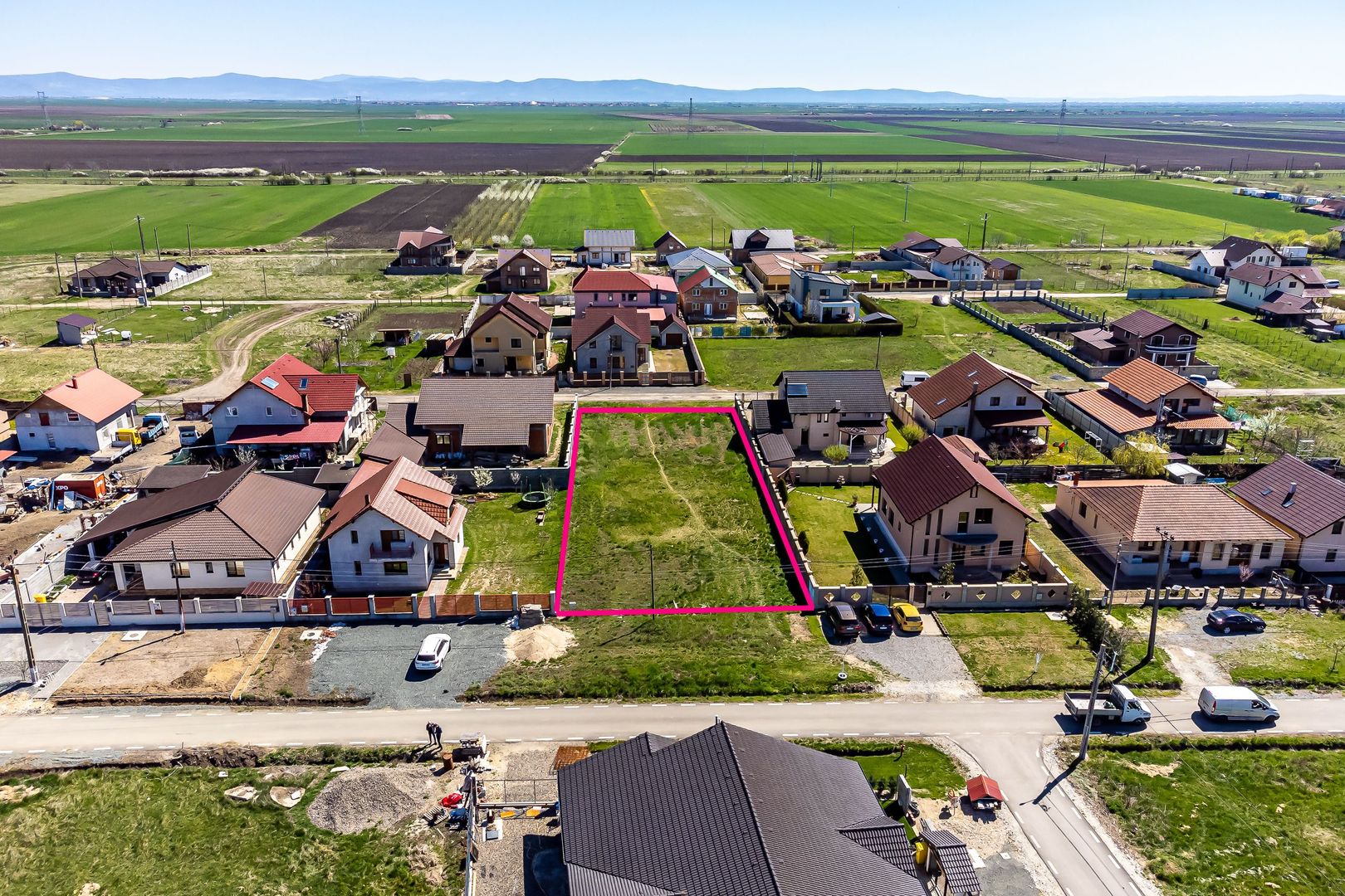 Teren cu utilități în Livada, suprafață 1200 mp, 2 fronturi stradale. - Poză 1