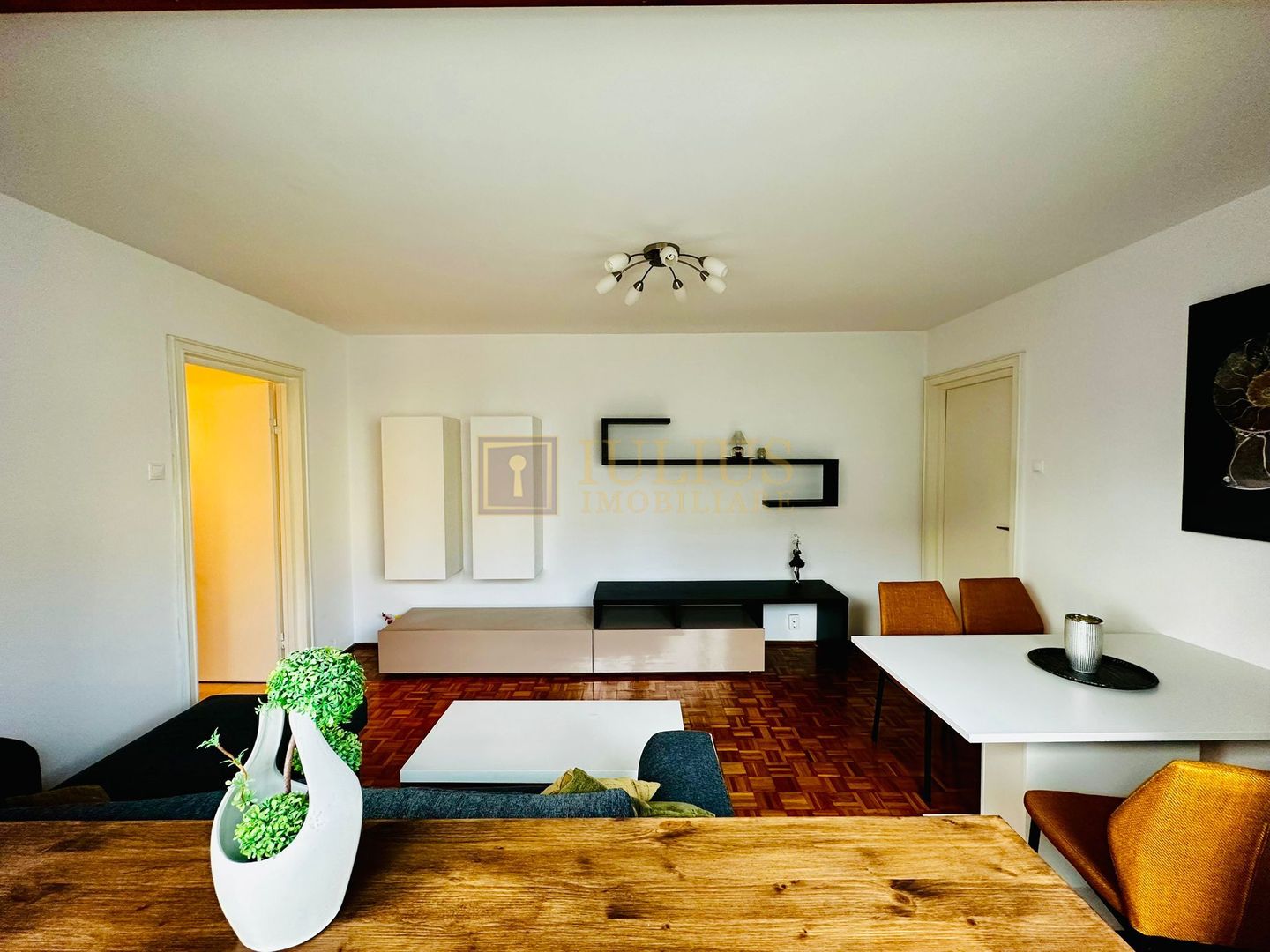 4 camere, 2 bai, centrala proprie - Poză 2