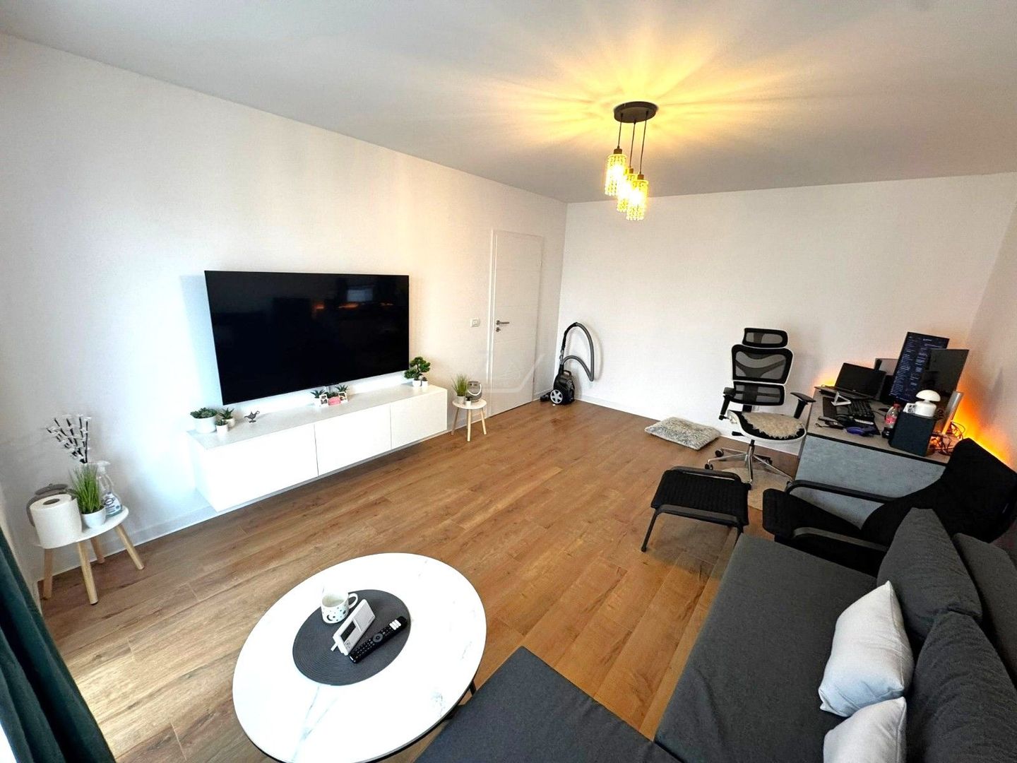 Mobilat si utilat. Decomandat. Clima. Spatiu de depozitare. - Poză 4