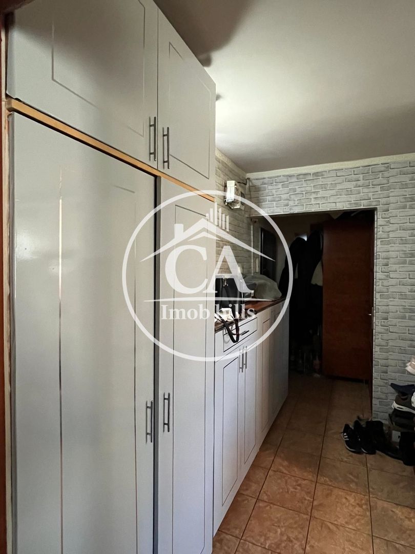 Apartament cu 3 camere de vânzare în zona Rogerius, Oradea - Poză 9