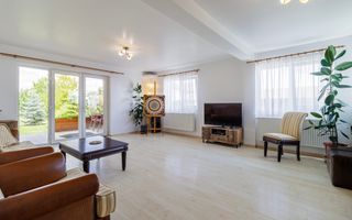 Casă de vânzare Tâncăbești cu grădină, aproape de lac - Poză 2
