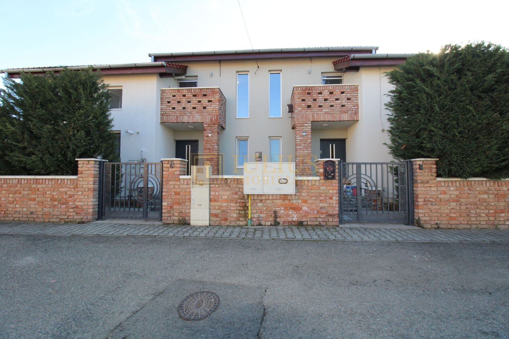 Ciarda Rosie,  4 dormitoare + 2 bai + 2 bucatarii, centrala proprie. - Poză 24