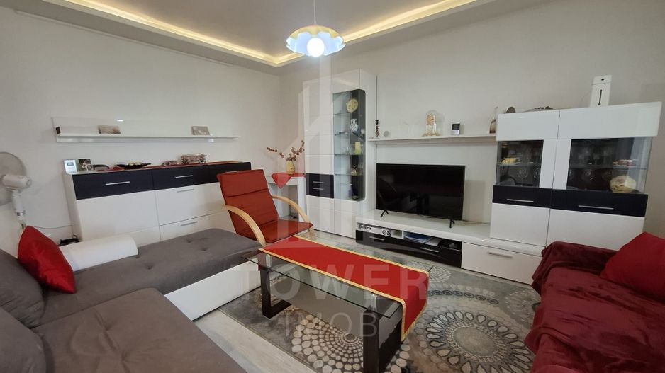 Apartament 4 camere -etaj 1, zona V. Aron - Poză 2