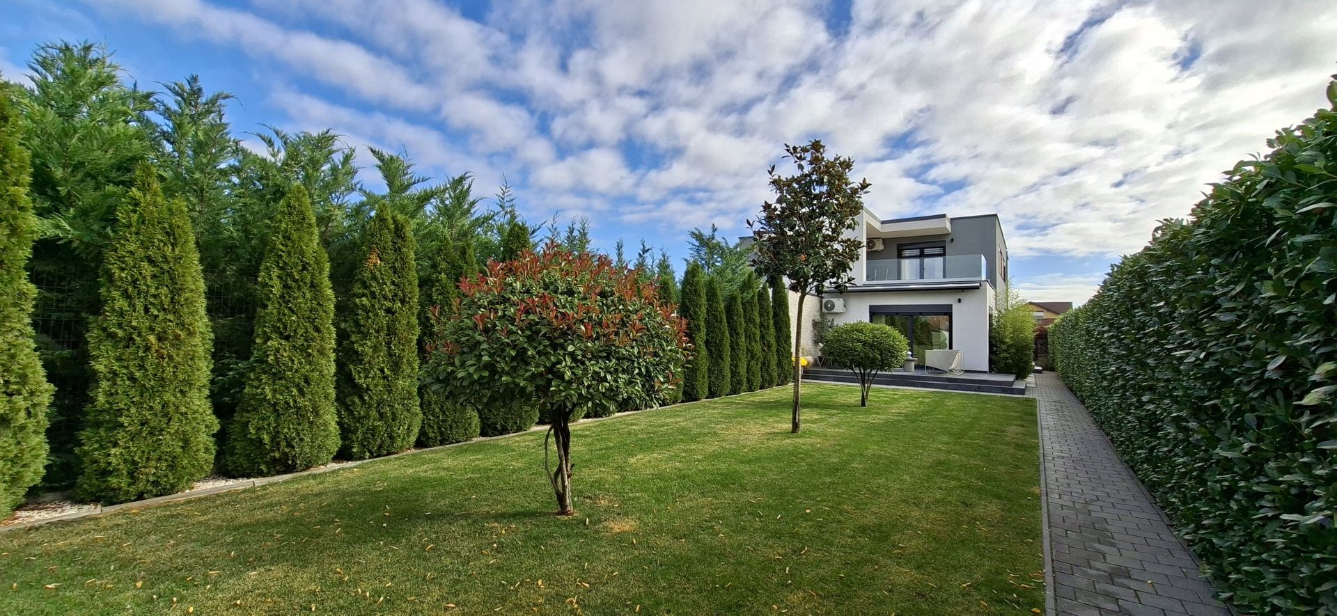 Casa mobilata si utilata cu teren de 432mp - Poză 1