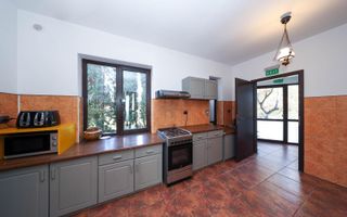 Vilă spațioasă de vânzare în Predeluț, Bran | 2000mp - Poză 13