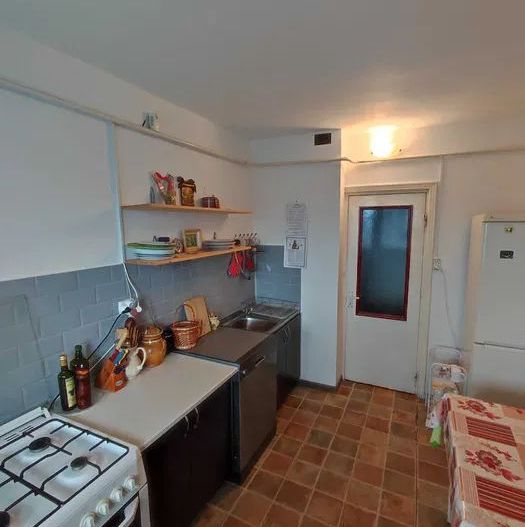 Apartament cu 3 camere, zona General - Poză 5