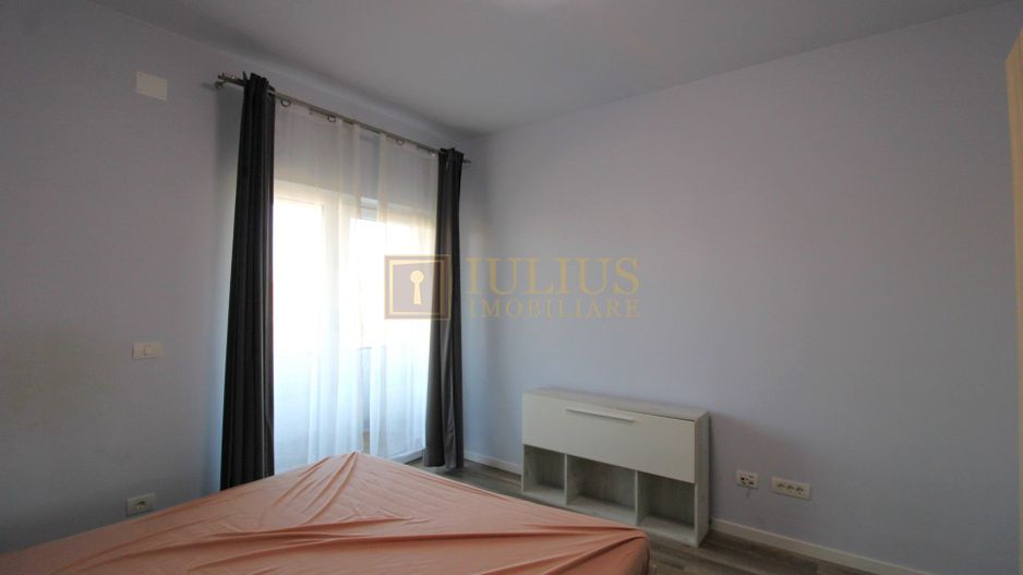 Casa cu 3 camere, locuri de  parcare, curte - Poză 9