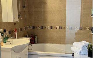 Apartament cu 3 camere în curte privată, zona Vivo. - Poză 4