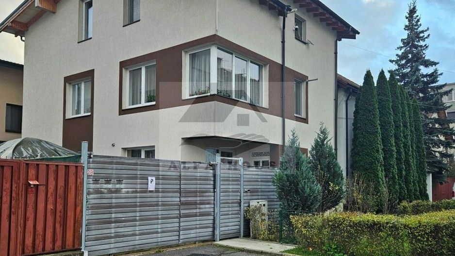 Oportunitate - Apartament cu trei camere in vila, zona Tractorul 70 mp - Poză 2