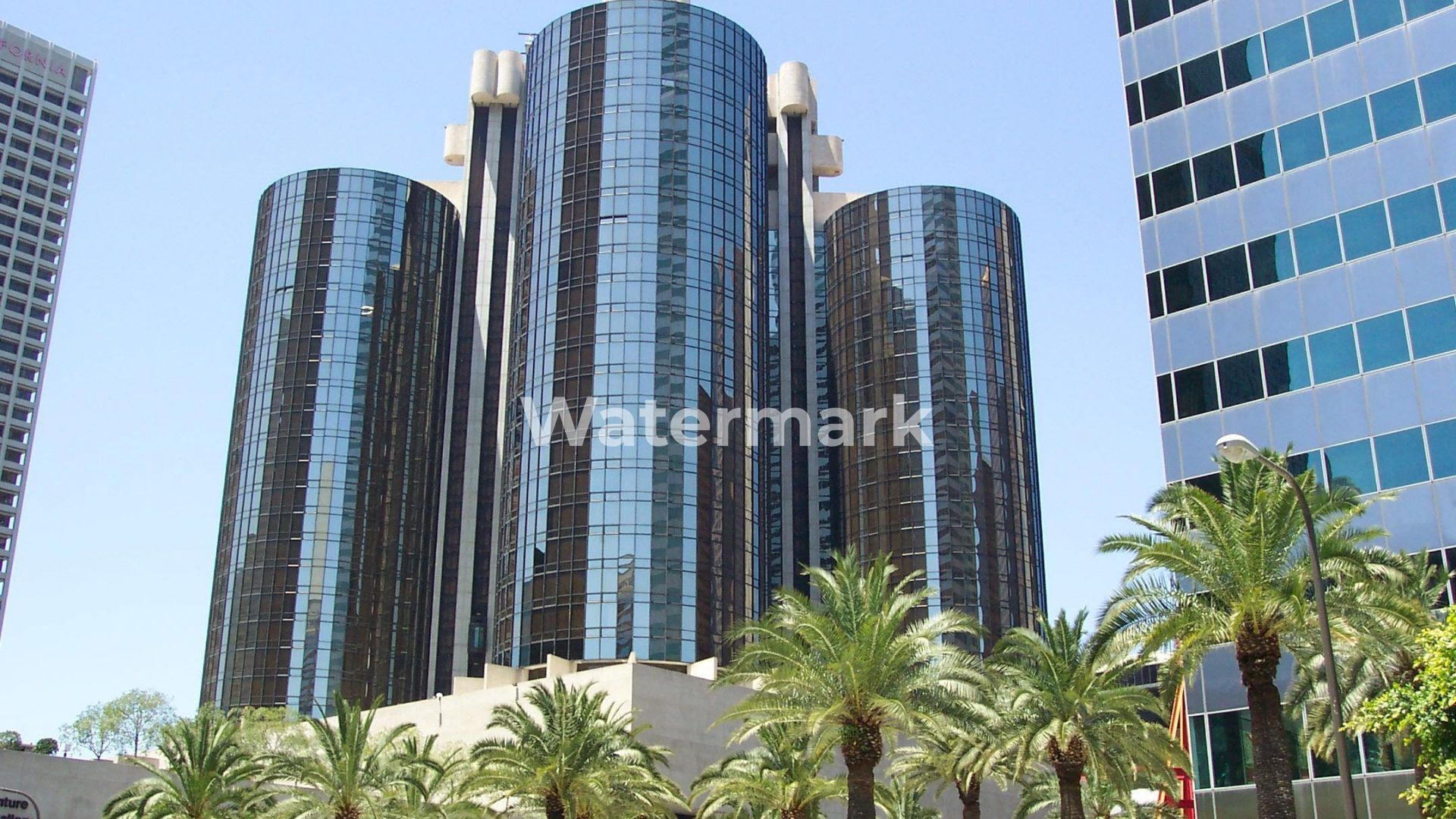 Sedu de banca ultracentral de inchiriat - Poză 1