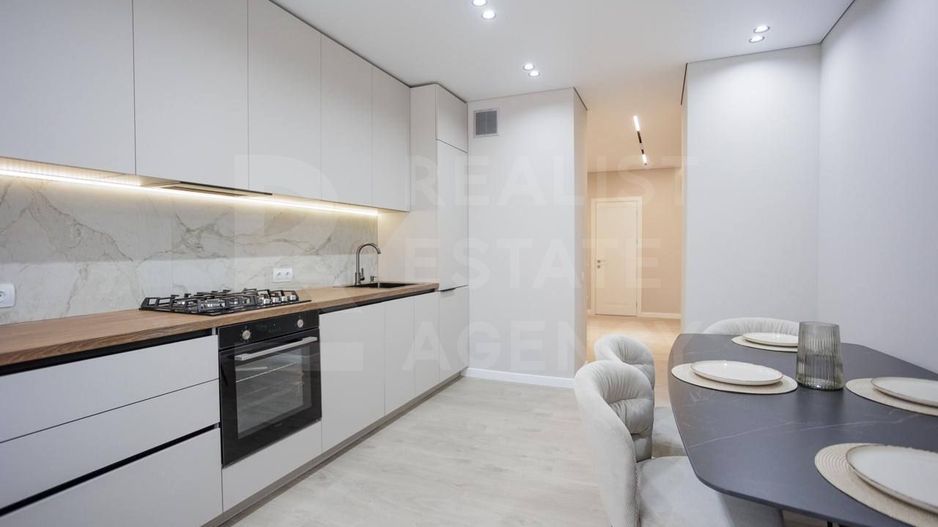 Vânzare, apartament, 2 odăi + living, str. Ion Buzdugan, Buiucani - Poză 1