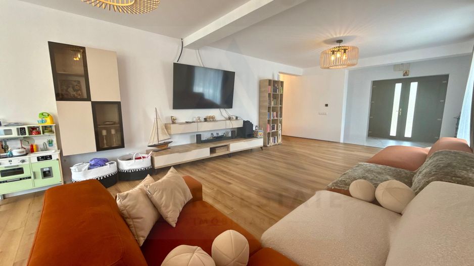 Casa individuala premium 145 mp utili pe un nivel teren 500 mp in Sadu - Poză 2
