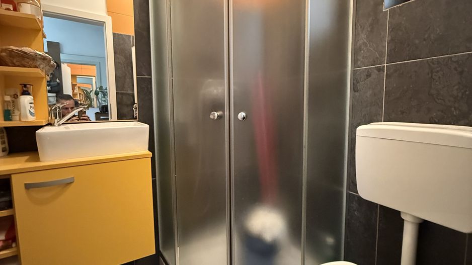 Casă înșiruită complet mobilată + curte+ 2 parcari în complex inchis! - Poză 18