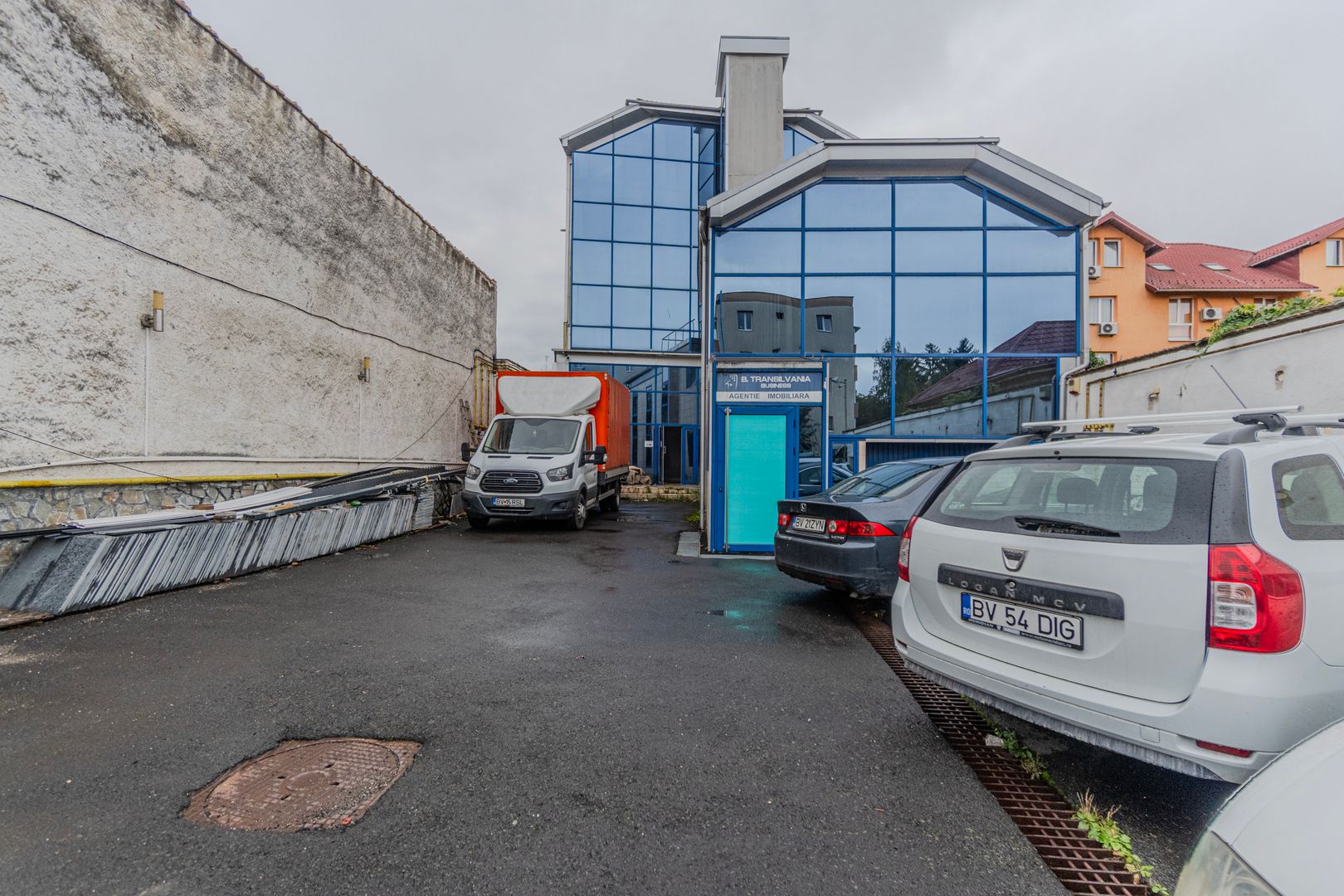 Cladire de 902 mp utili de vânzare, zona Grivitei - DN 13, COMISION 0 - Poză 23
