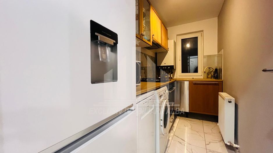 Apartament cu 3 camere renovat, Cetate - Poză 2