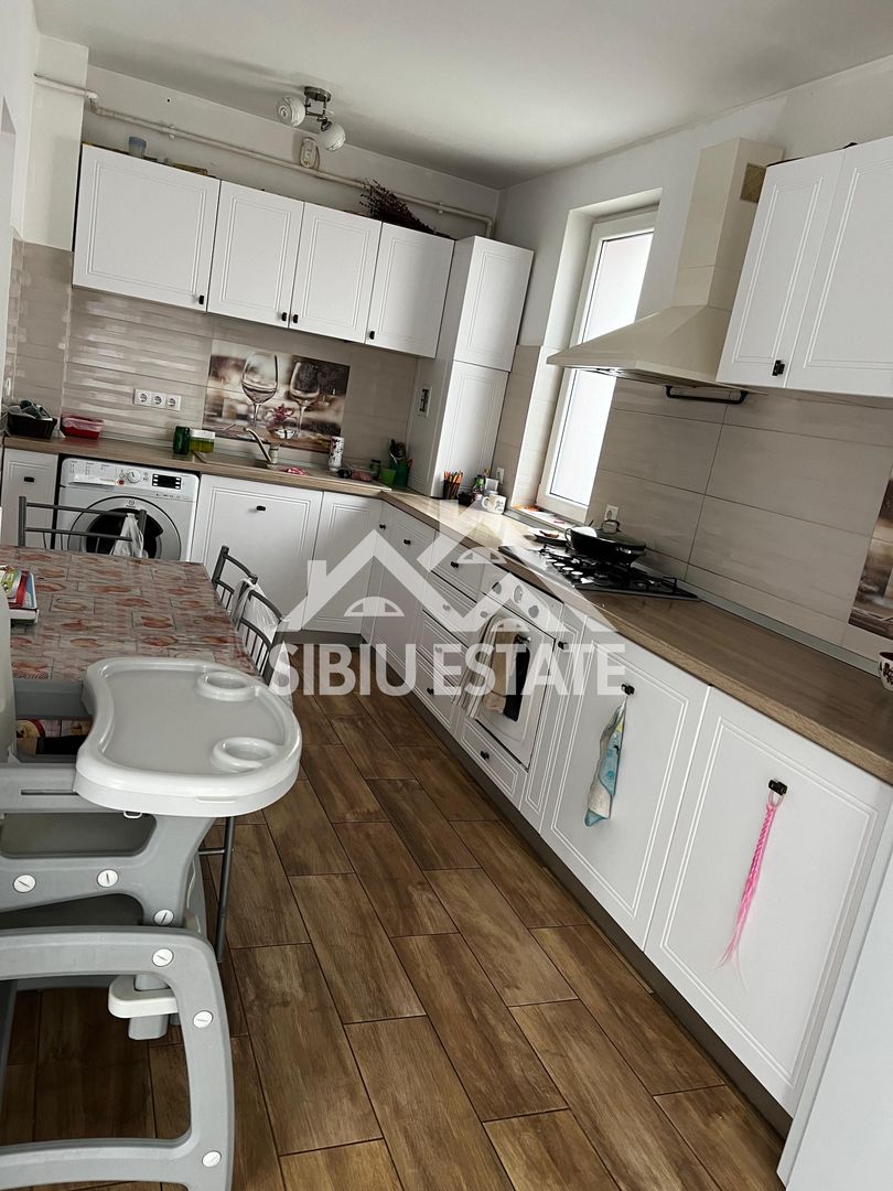 Apartament 3 camere cu grădină 100 mp.  loc de parcare-Calea Cisnadiei - Poză 3