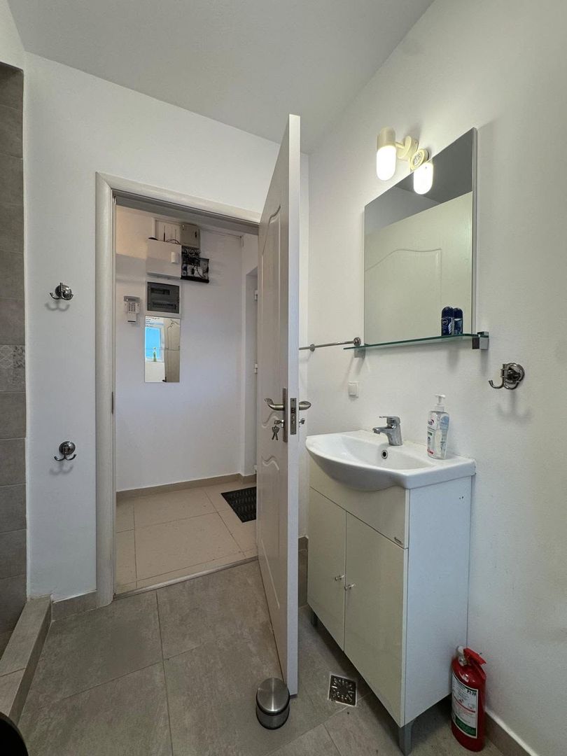 Vând casă lângă lacul Crevedia, complet mobilată și utilată, plus magazie - Poză 20