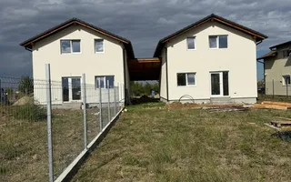 Duplex cu 4 camere despartit prin carport in Mosnita Noua! - Poză 12