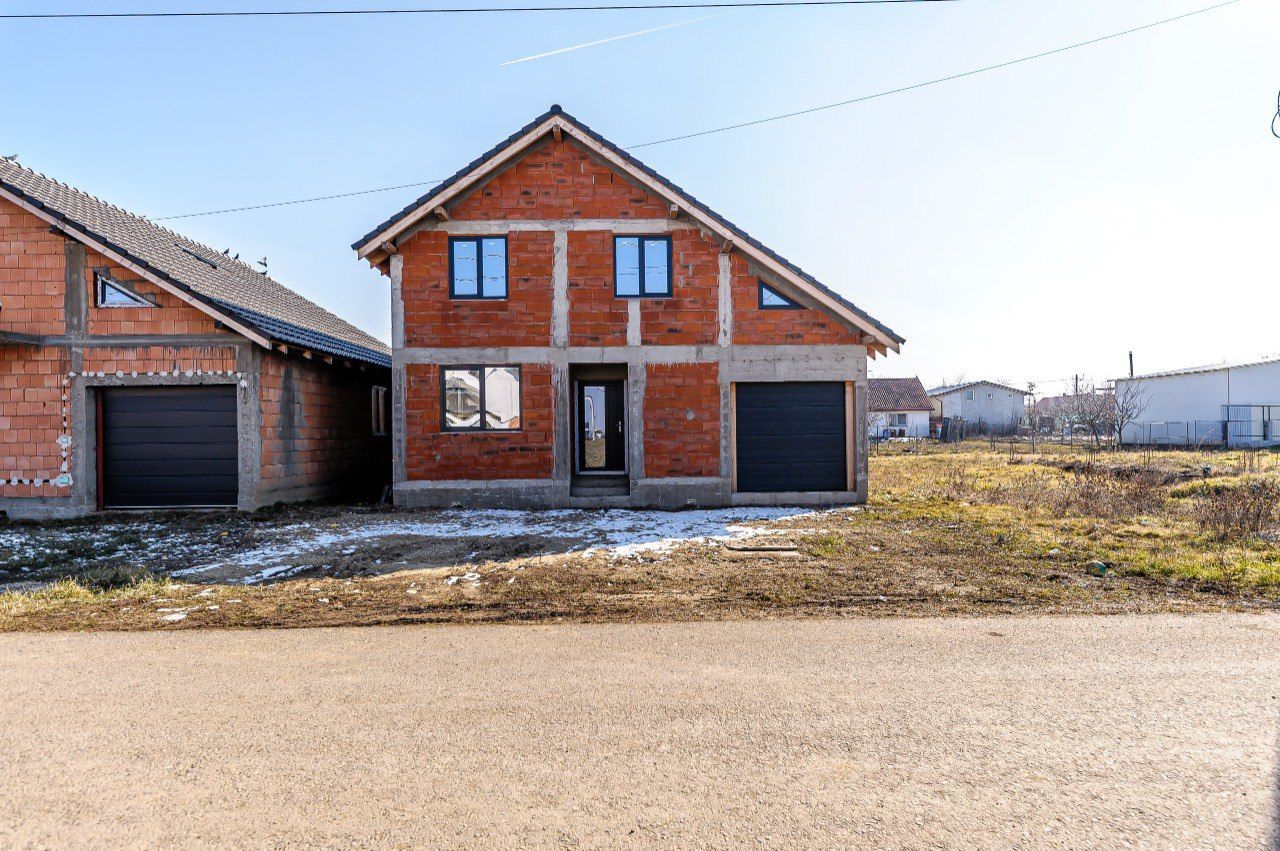 Casa moderna cu garaj in cartier nou - Tisa Noua Arad - Poză 1