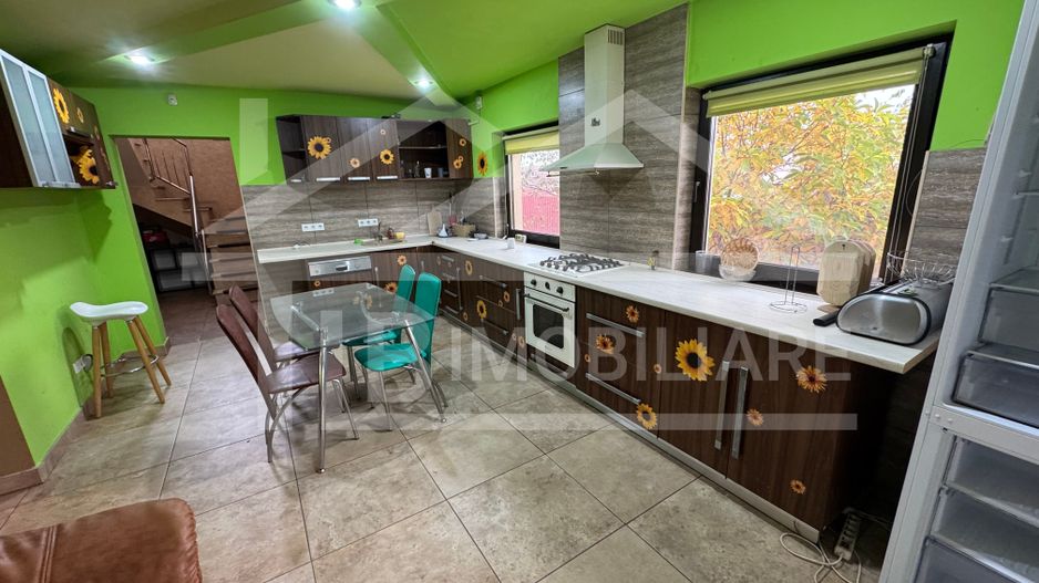 Casa cu 4 camere, 230mp, garaj, Zona Corunca - Poză 10