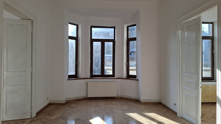 URGENT!, et. 1/P+2+M in vila arhitectonica, liber, NEGOCIABIL - Poză 2