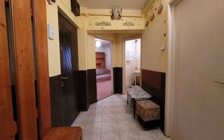 De Vânzare apartament 3 camere Micro 16 - Poză 2