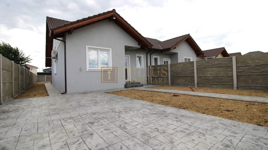 Duplex modern,  prima închiriere | Moșnița Veche - Poză 1