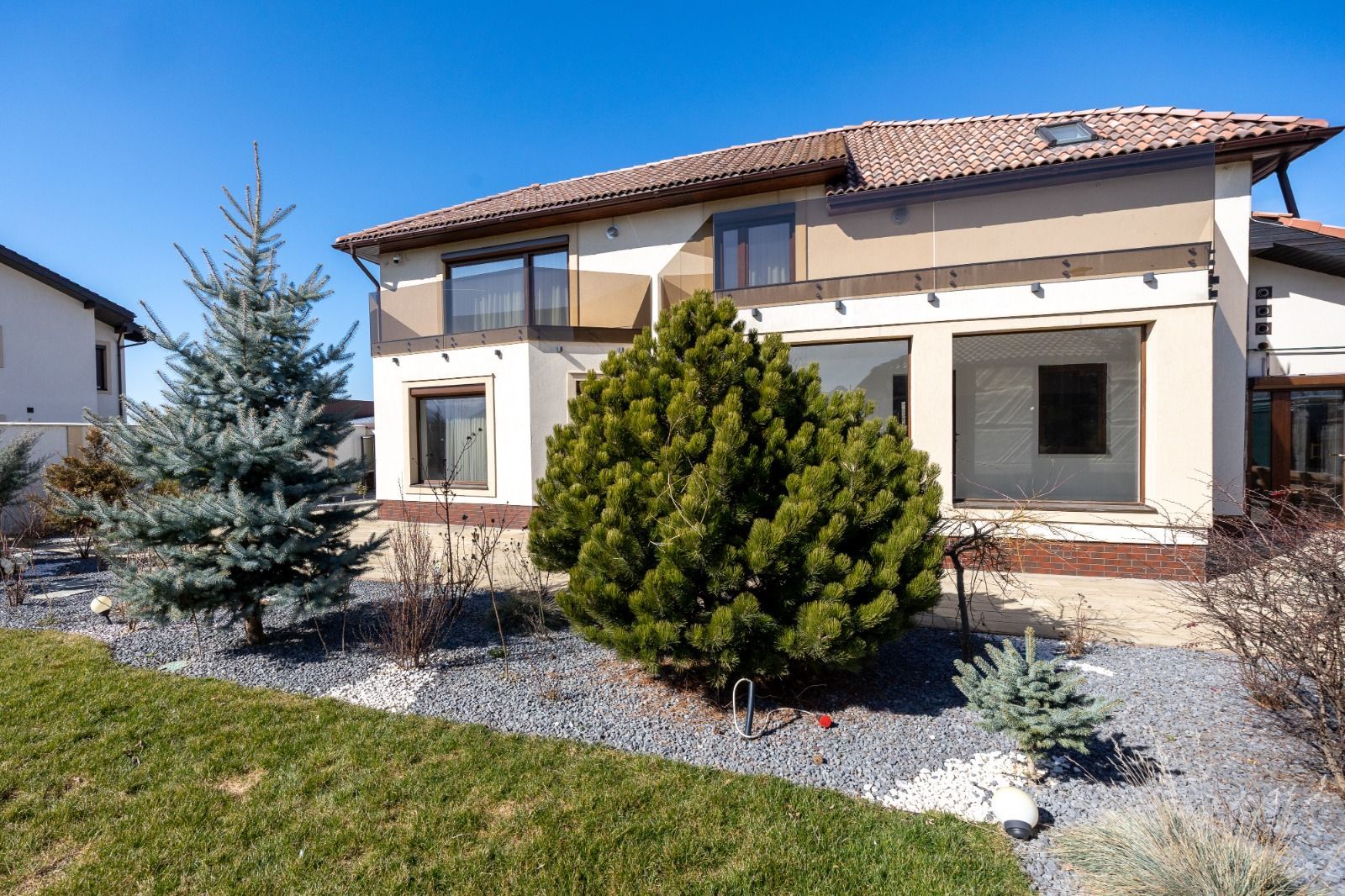 Casa 6 dormitoare+4 bai -1500 mp teren-Sacele - Poză 48