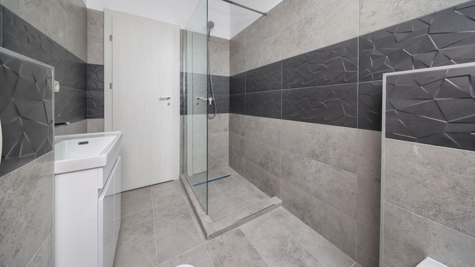 Apartament nou - loc parcare acoperit  inclus - Poză 9