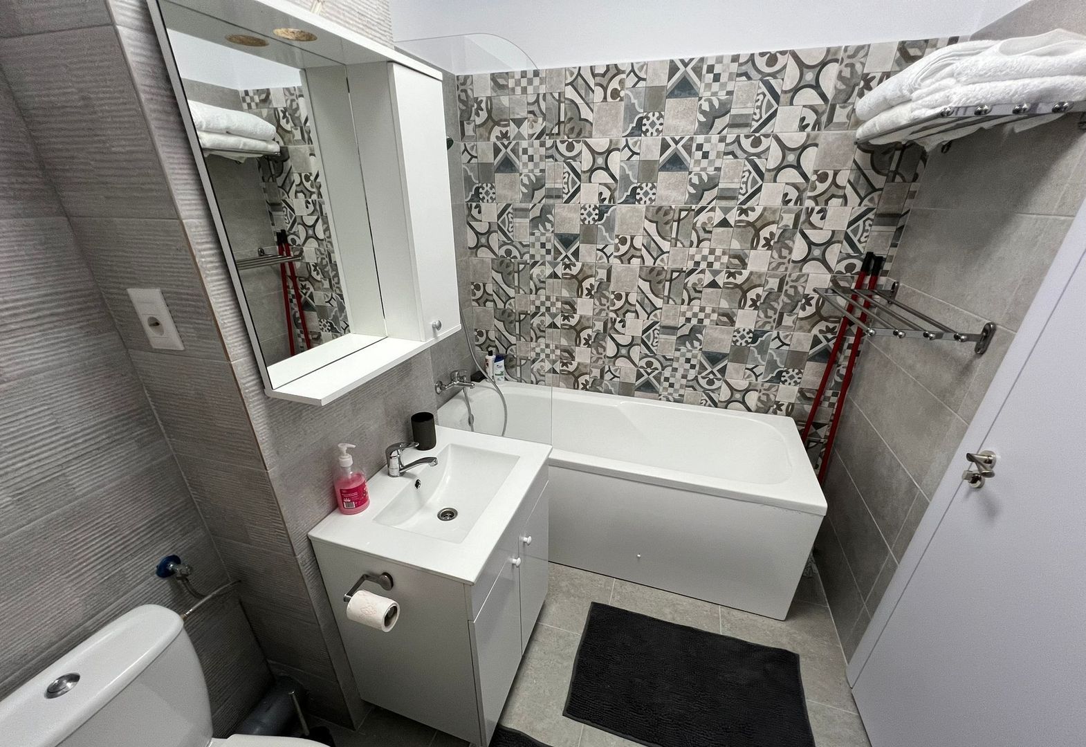 Apartament 2 camere cu terasă, parcare subterană, mobilat complet - Poză 10