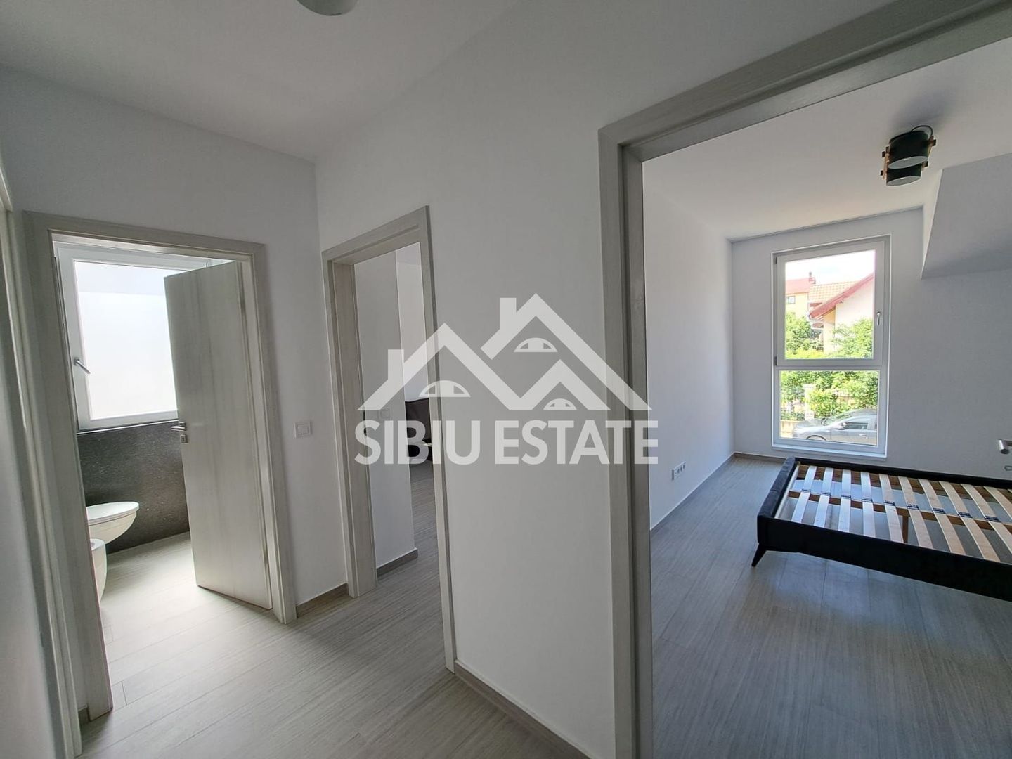 Casa la pret de apartament, 5 camere Sibiu Calea Cisnadiei - Poză 3