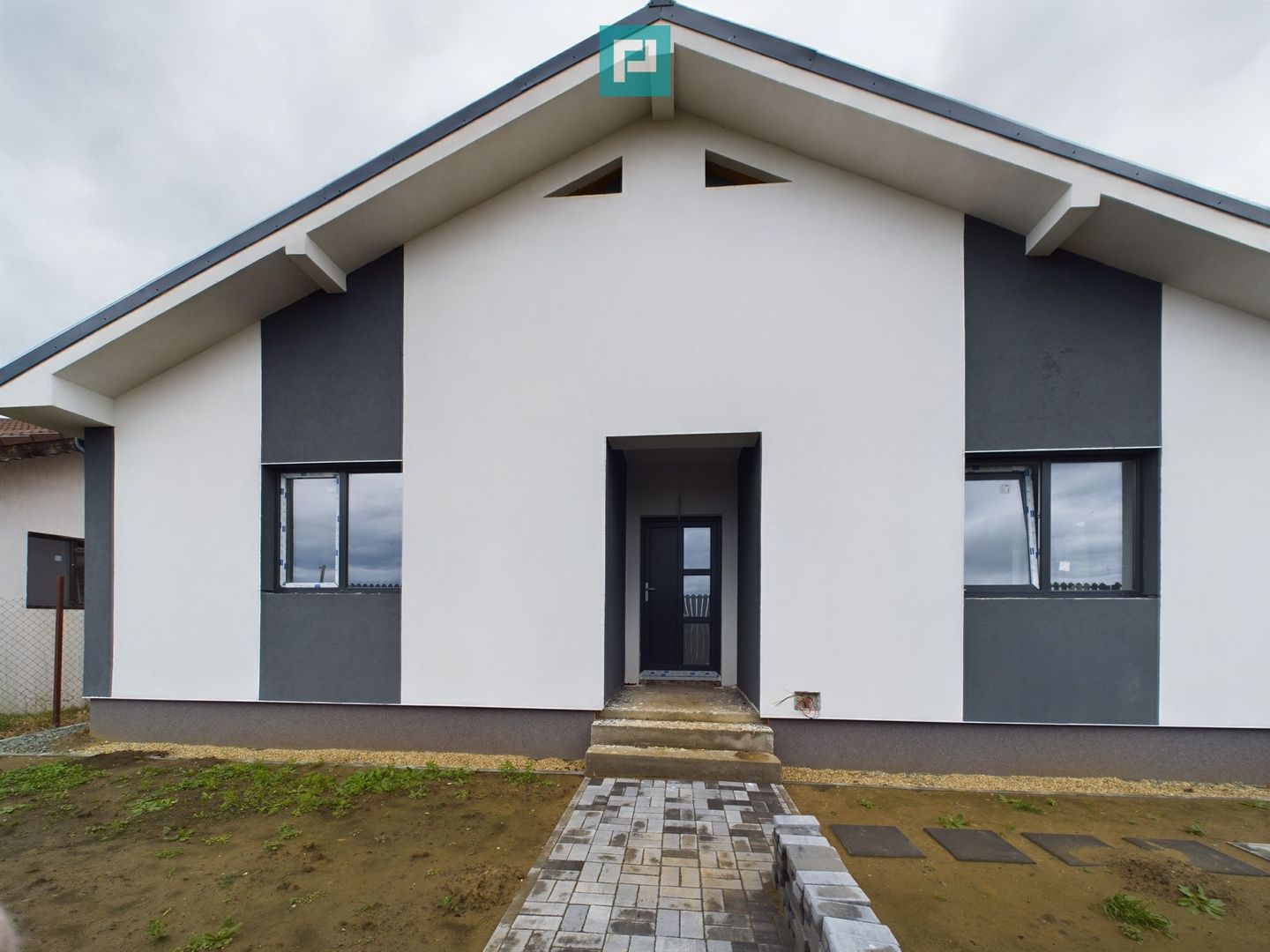 Casă individuală în Pădureni - Poză 1