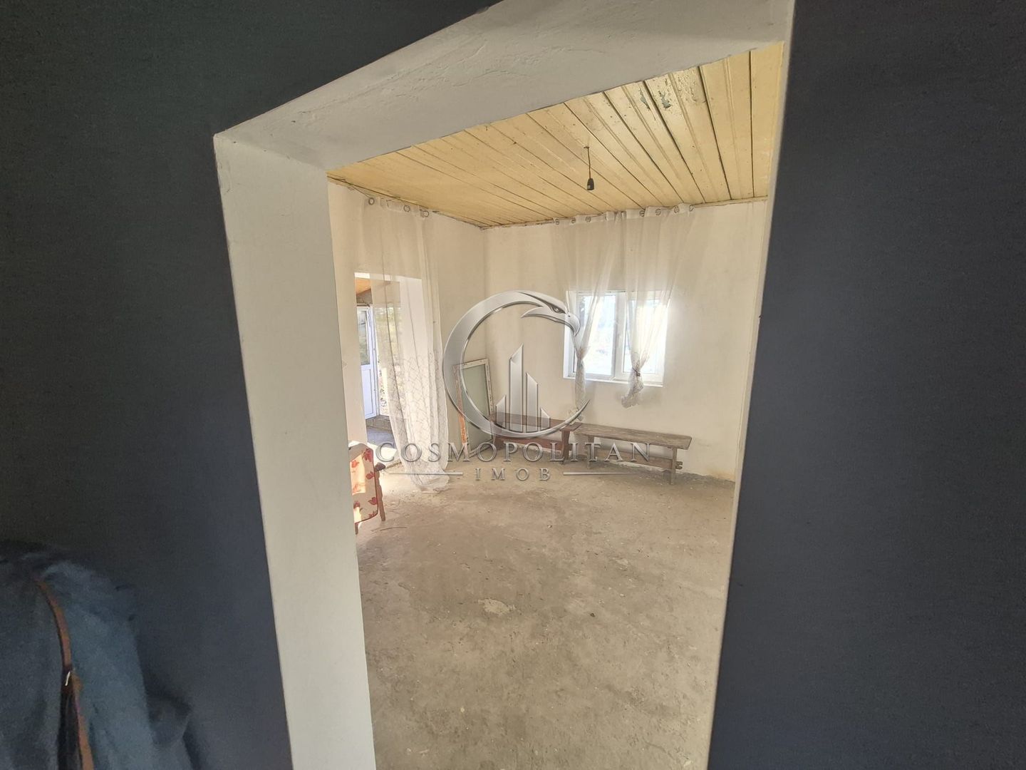 Casa si teren 3500mp in comuna Amaru/BZ ~ 4 camere ~ renovata in 2025 - Poză 3