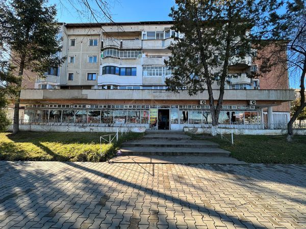 Spatiu Comercial De inchiriat / vanzare - Zona centrala Onesti - Poză 2