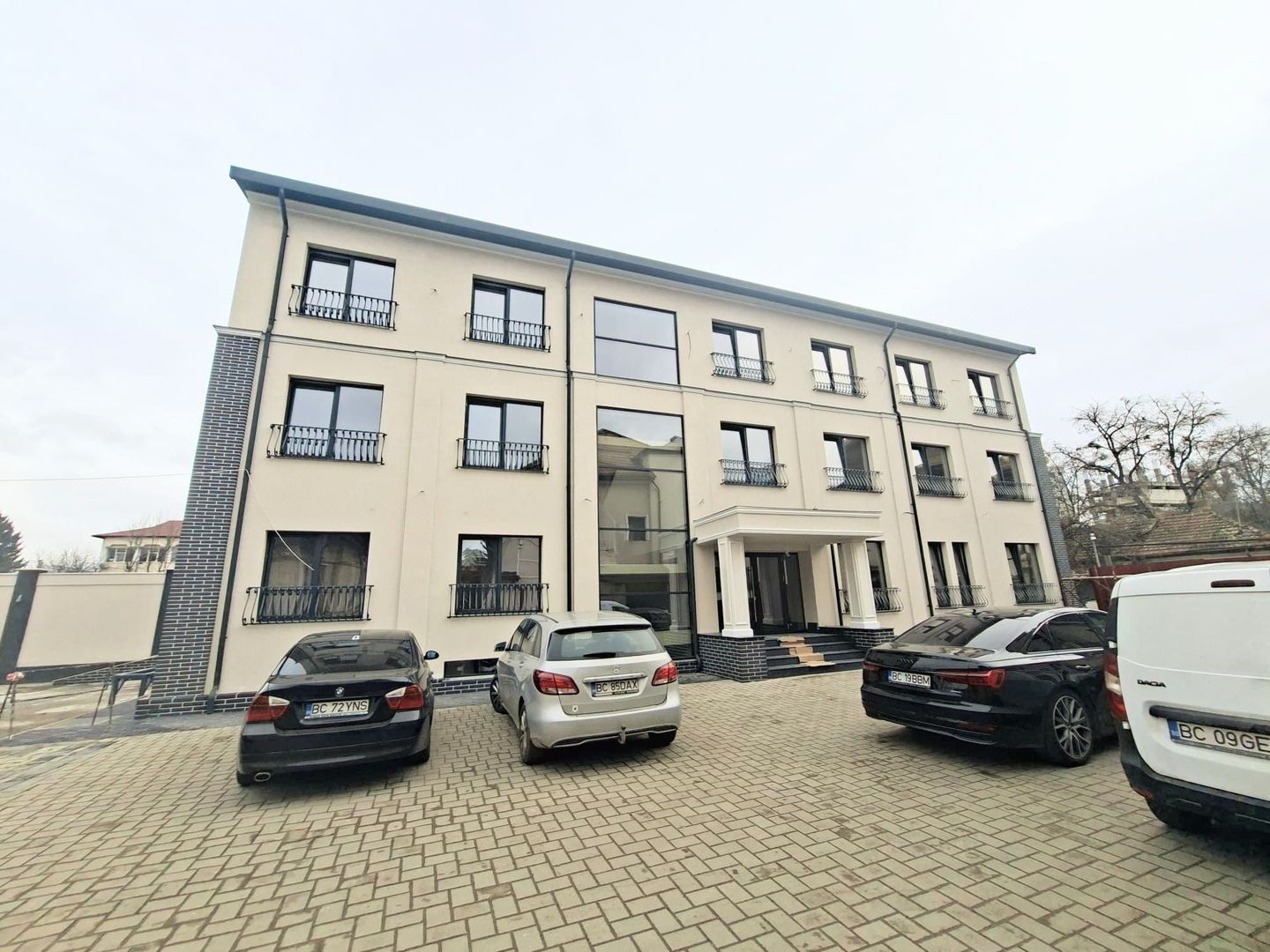 🏢 DE ÎNCHIRIAT | Clădire Premium 750 mp | Ultracentral Bacău - Poză 2