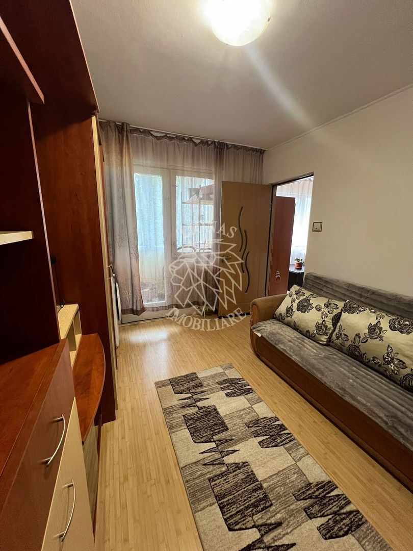 Apartament 2 camere-etaj 2-balcon-Zona Lama - Poză 2