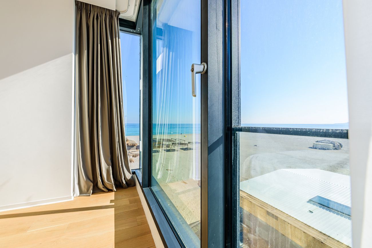 Apartamentul de la Malul Mării – Eleganță Contemporană în Inima Stațiunii - Poză 16