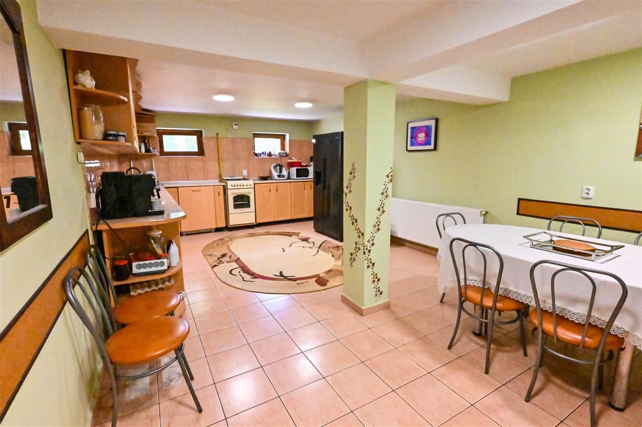 Vila cu 1.500 mp teren, gradina amenajata, linistita zonare,  Halchiu, Brasov - Poză 3