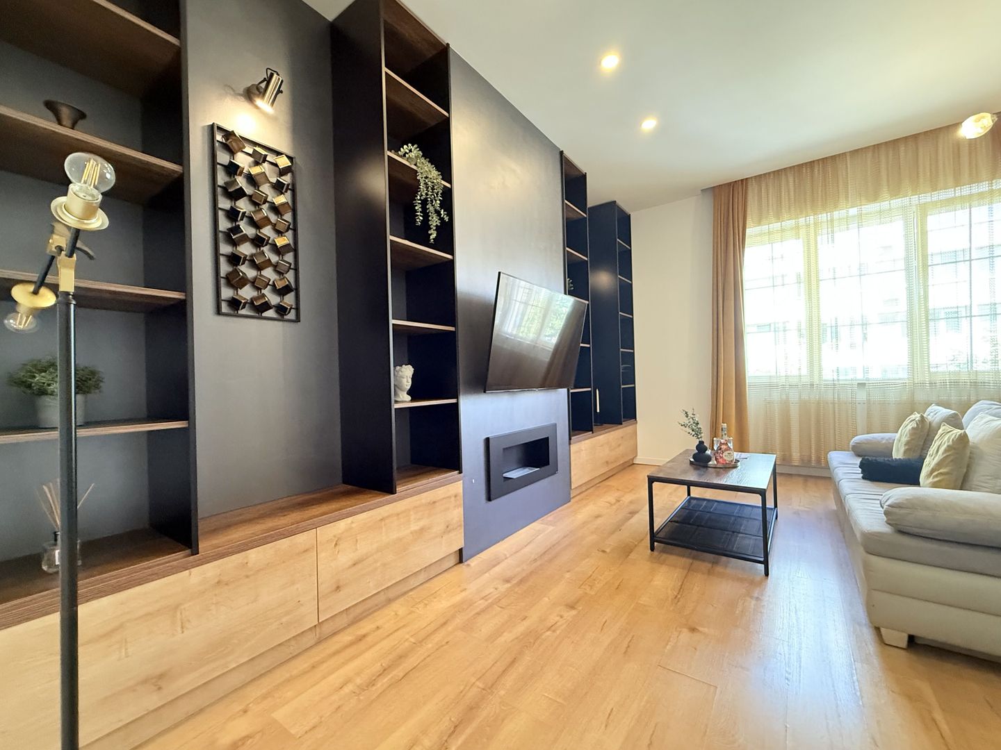 Apartament 2 camere, elegant si spațios, in Piața Victoriei - Opera - Poză 1