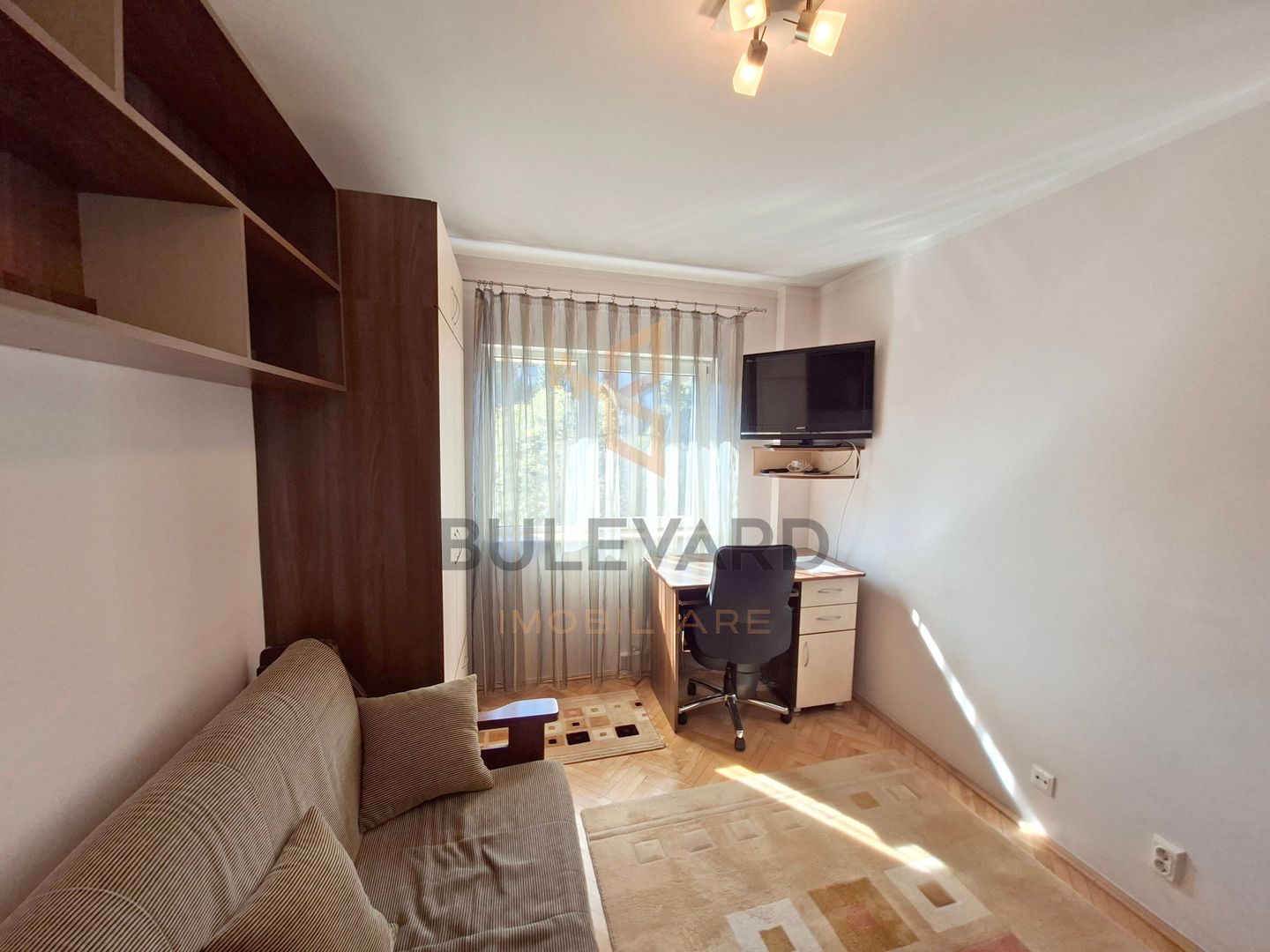 Apartament 3 camere decomandate + parcare, mijlocul strazii Titulescu! - Poză 4