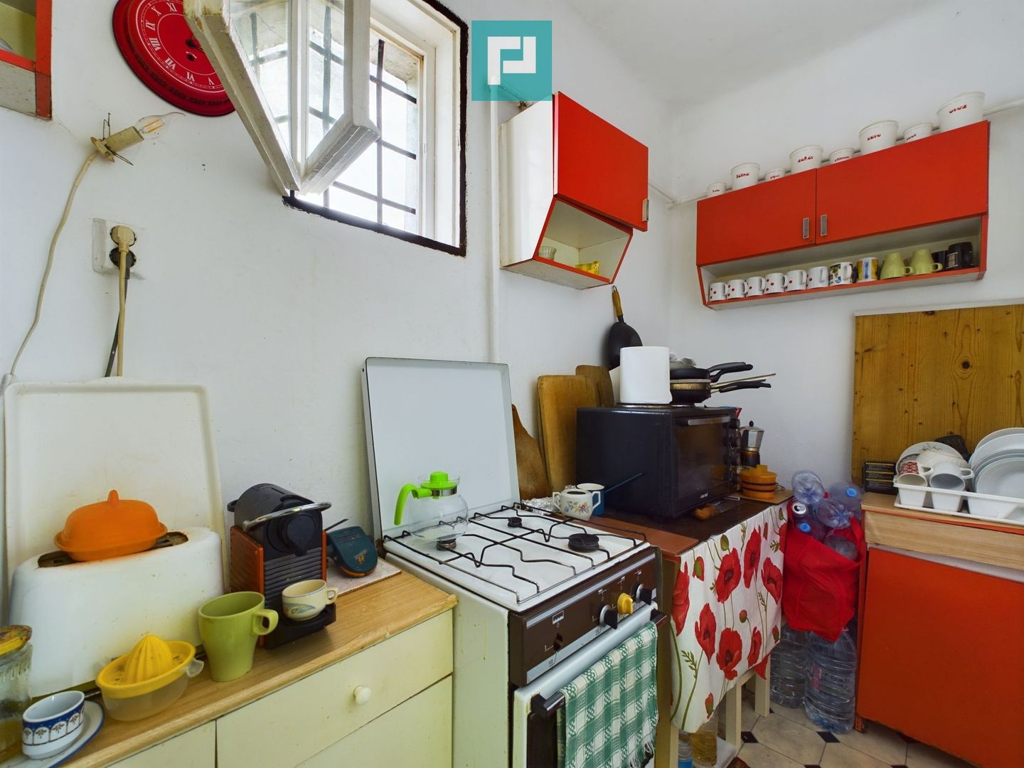 Apartament la casă cu 4 camere în Pârneava - Poză 3