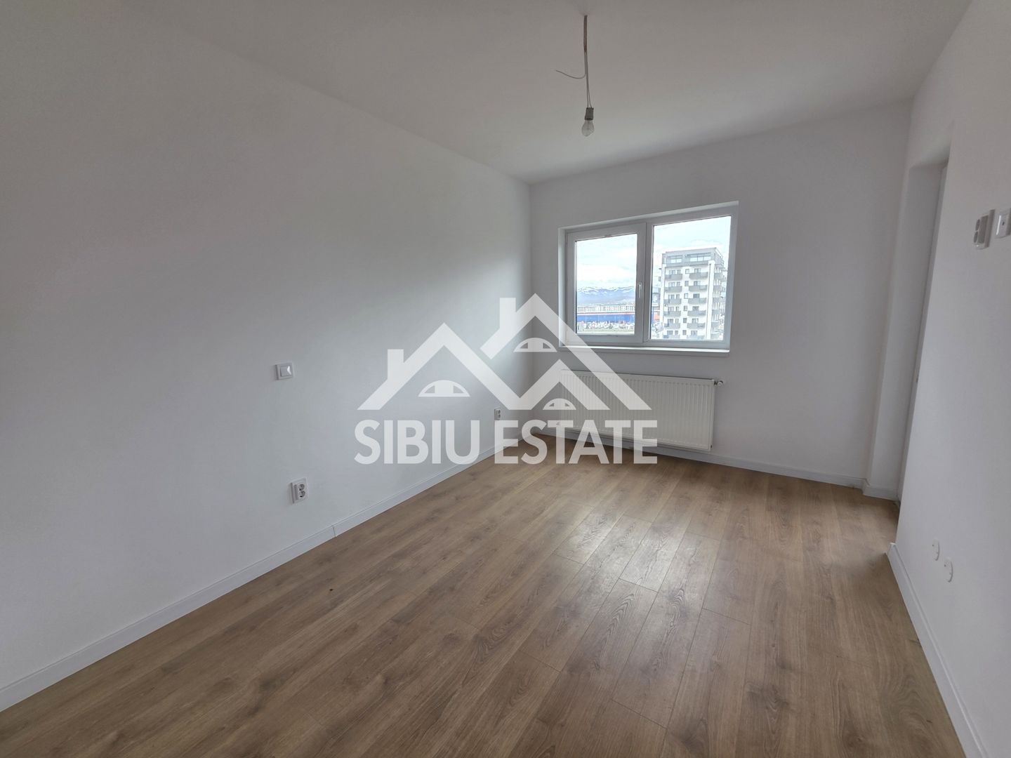 Apartament 4 camere, 2 bai bloc nou cu lift si parcare - Poză 9