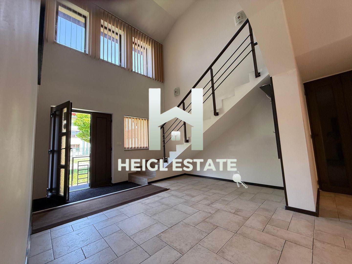 Casa individuala—perfecta pentru familie sau business - Poză 1