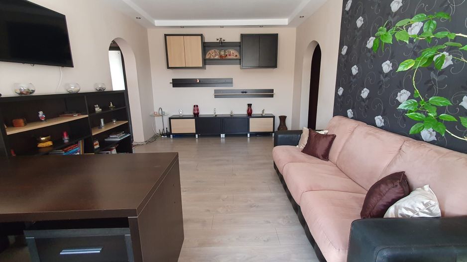 De vanzare apartament 3 camere Dristor-Baba Novac - Poză 1